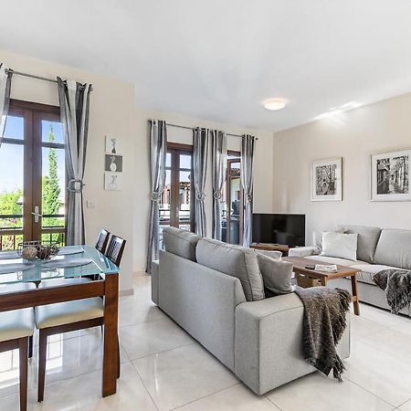 2 Bedroom Apartment Assia With Communal Pool, Aphrodite Hills Resort Kouklia Exterior foto